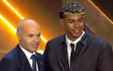 前锋连续两轮破门，全队士气高涨